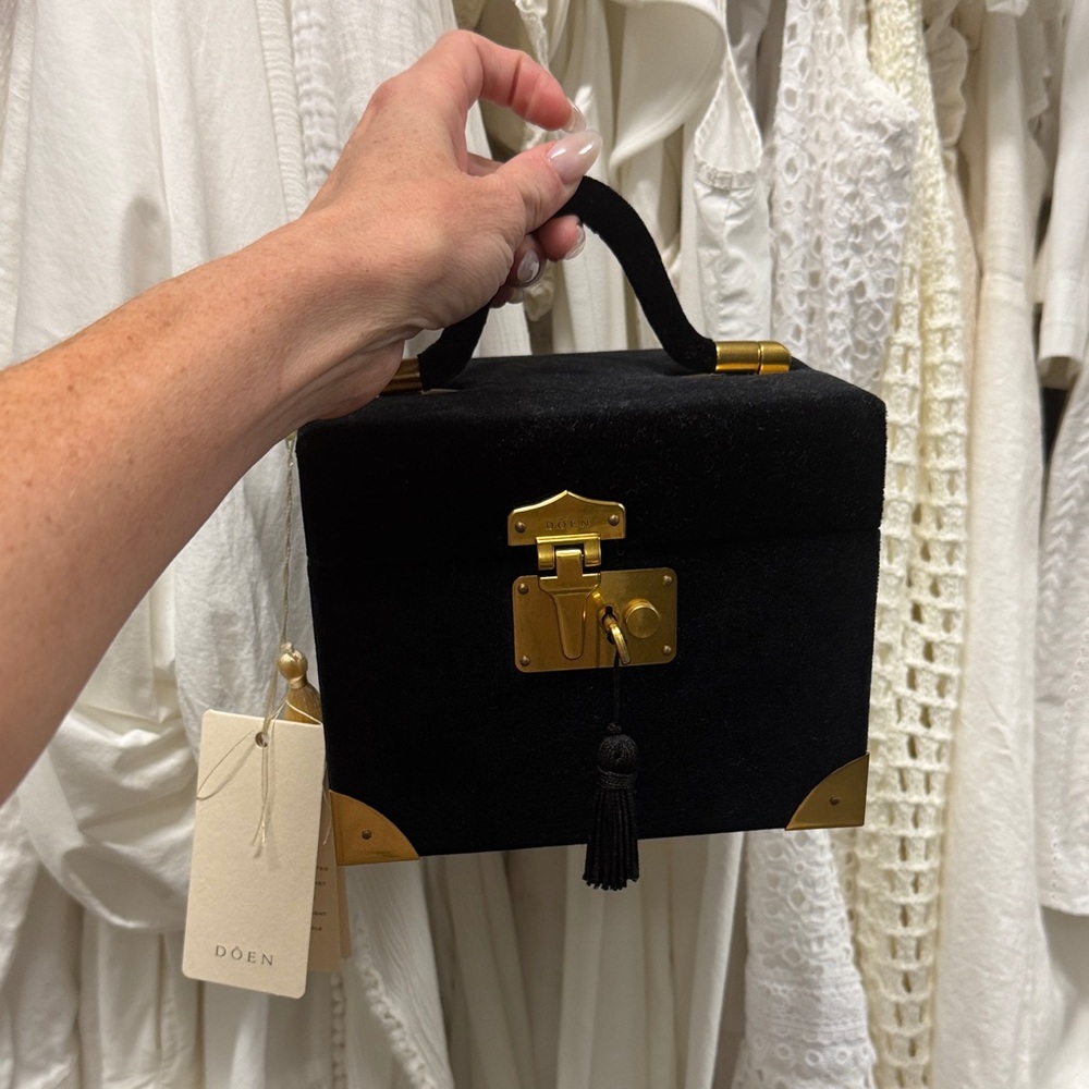 Doen Tesoro Black Velvet Elegant Black Box Handbag